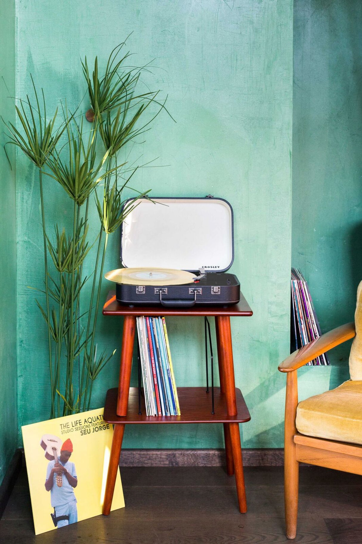 Crosley - Manchester Skivspelarmöbel (Paprika)