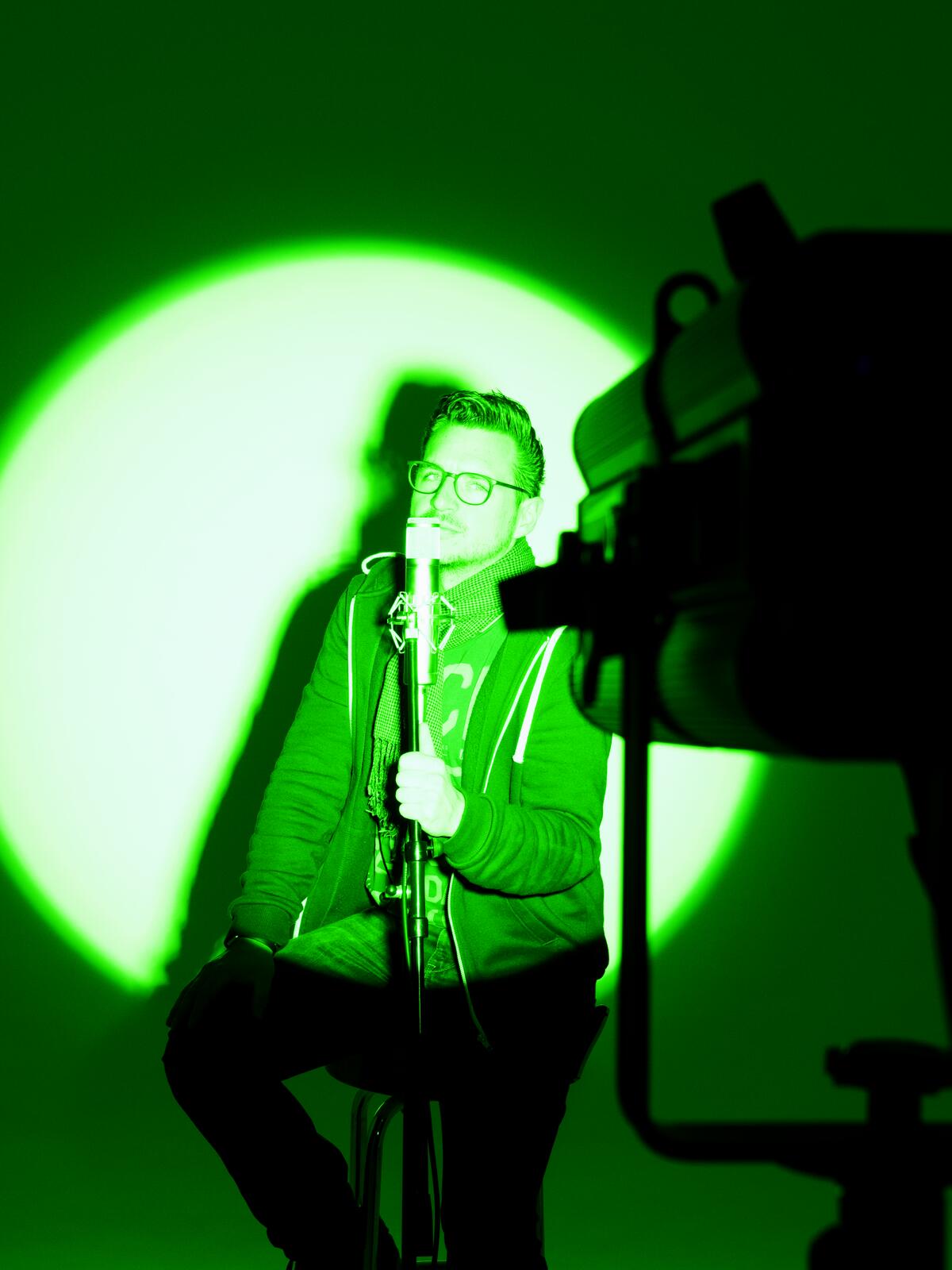 EUROLITE LED PFE-100 RGBW Profilspot