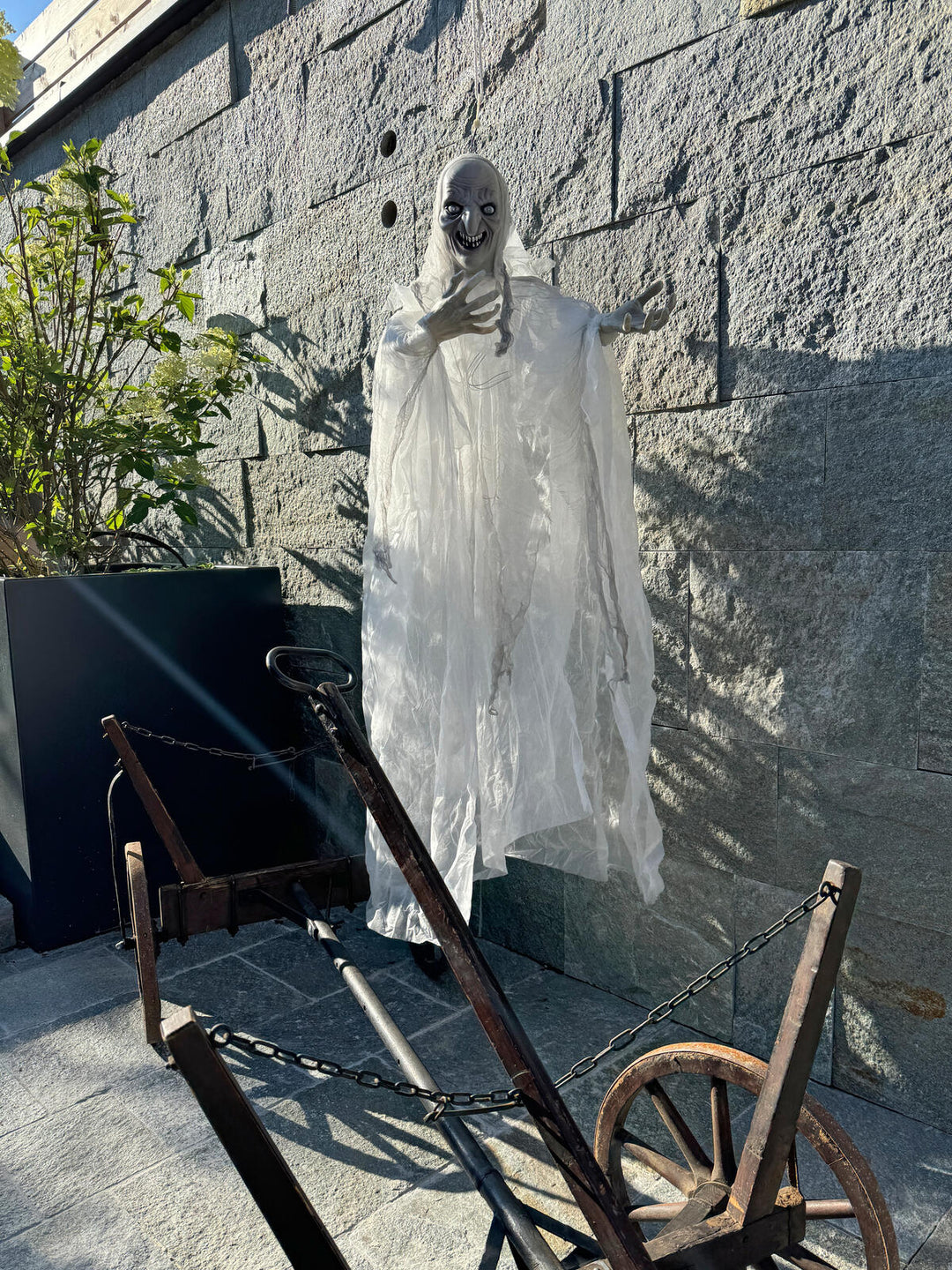 Halloween-häxa, vit, animerad, 170 cm