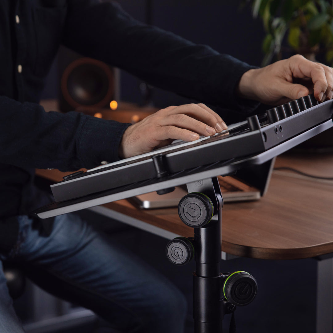 Gravity LTS TRAY 1 - Laptopbricka med justerbara fastsättningspinnar