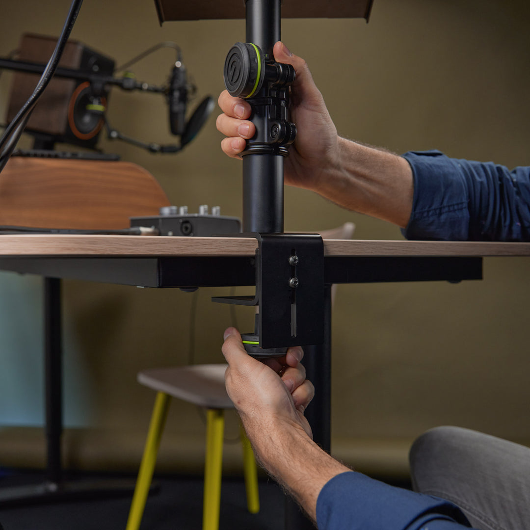Gravity SP 3102 TM - Flexibelt studie-monitorstativ med bordklemme