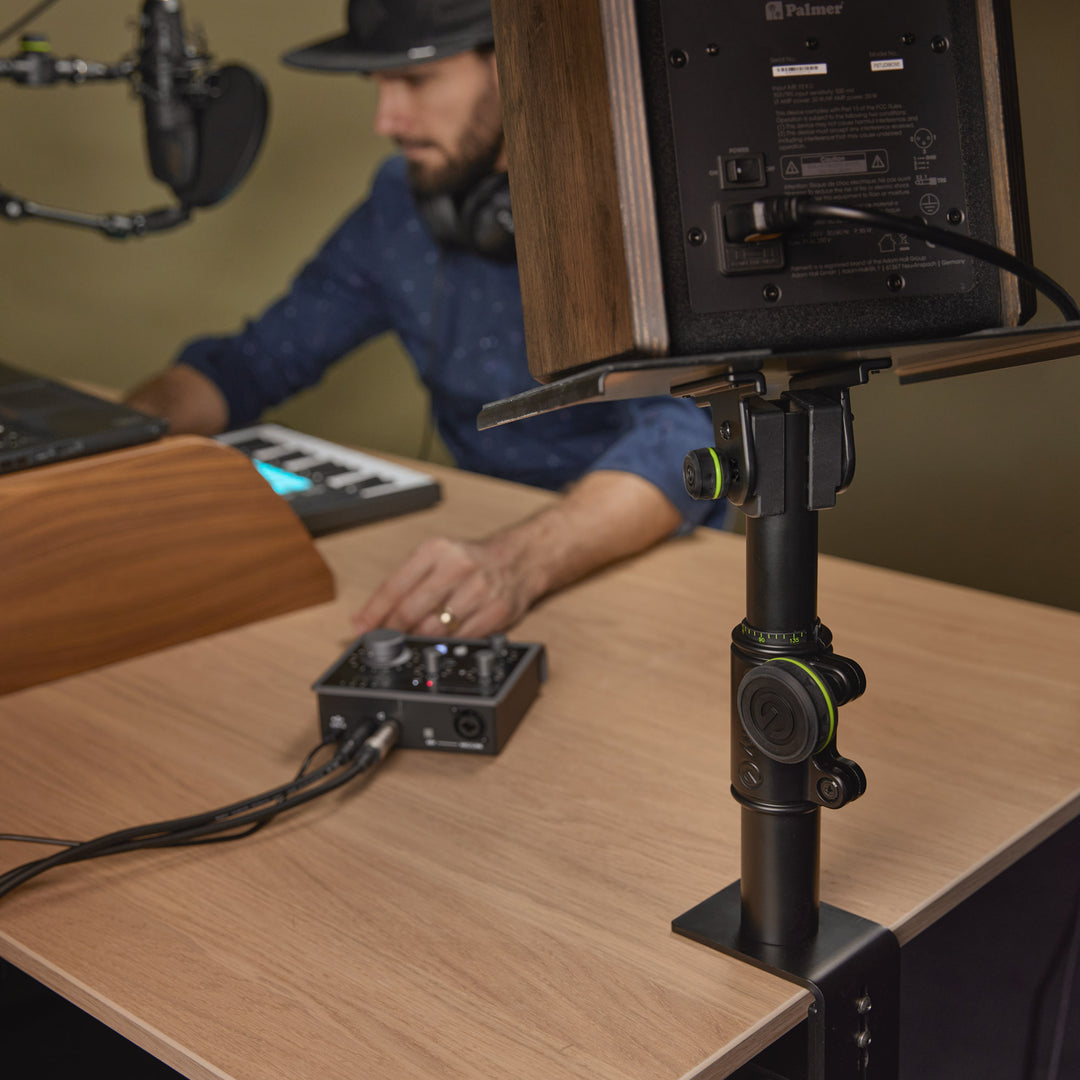 Gravity SP 3102 TM - Flexibelt studie-monitorstativ med bordklemme