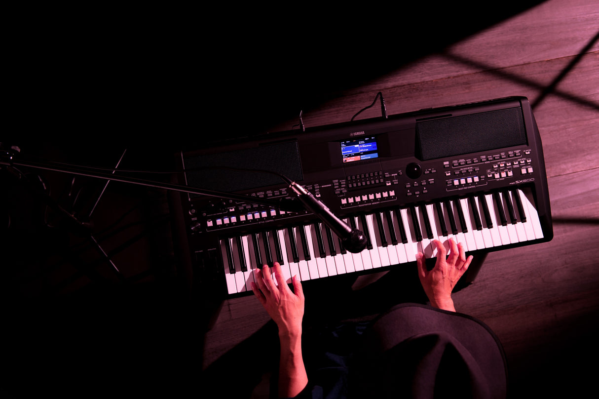 Yamaha PSR-SX600 Keyboard (svart)