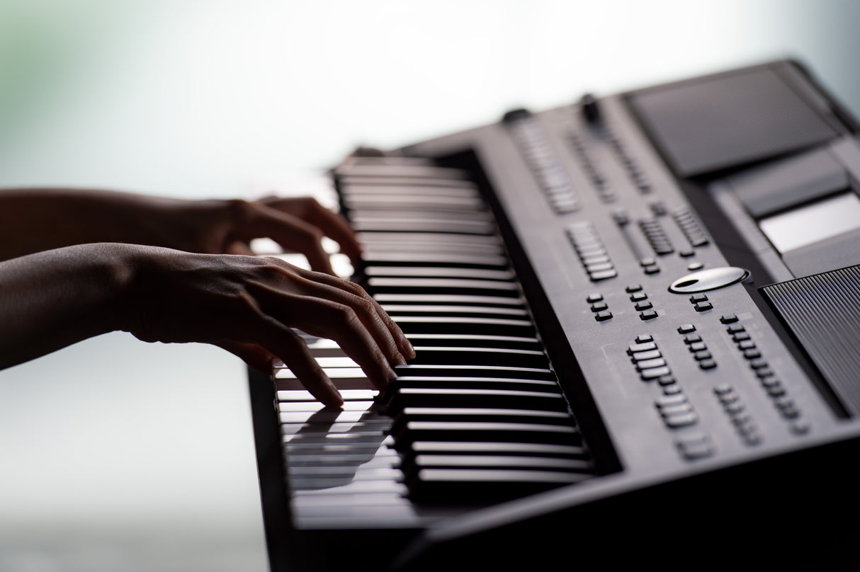 Yamaha PSR-SX600 Keyboard Starter Pack