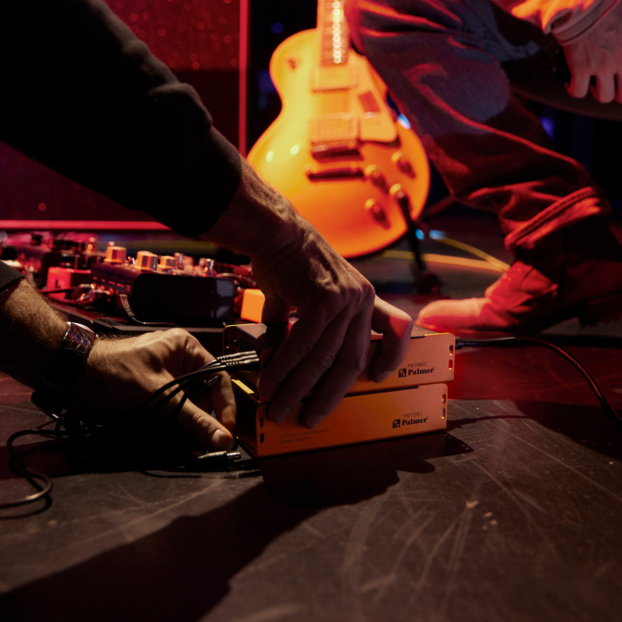 Palmer PWT 12 IEC - Universellt nätaggregat för pedalboard med USB