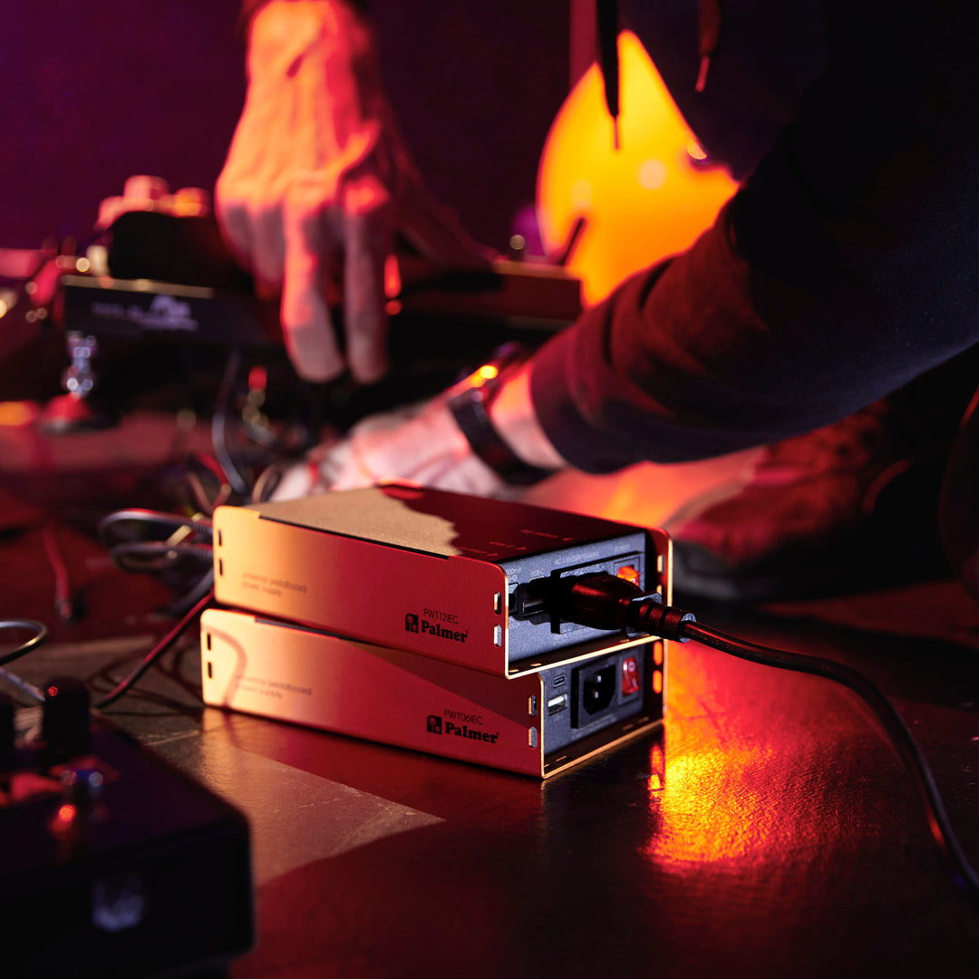 Palmer PWT 12 IEC - Universellt nätaggregat för pedalboard med USB