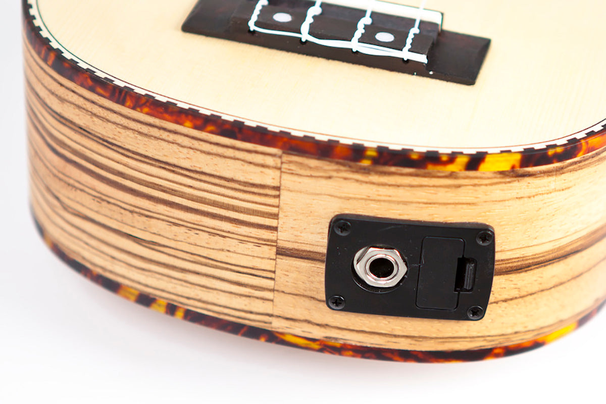 Reno RU210E Sopranokulele med pickup och tuner (naturlig)