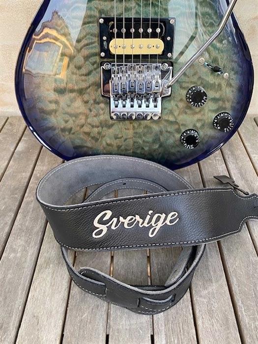 Franklin Special broderad svart lädergitarrrem - Sverige