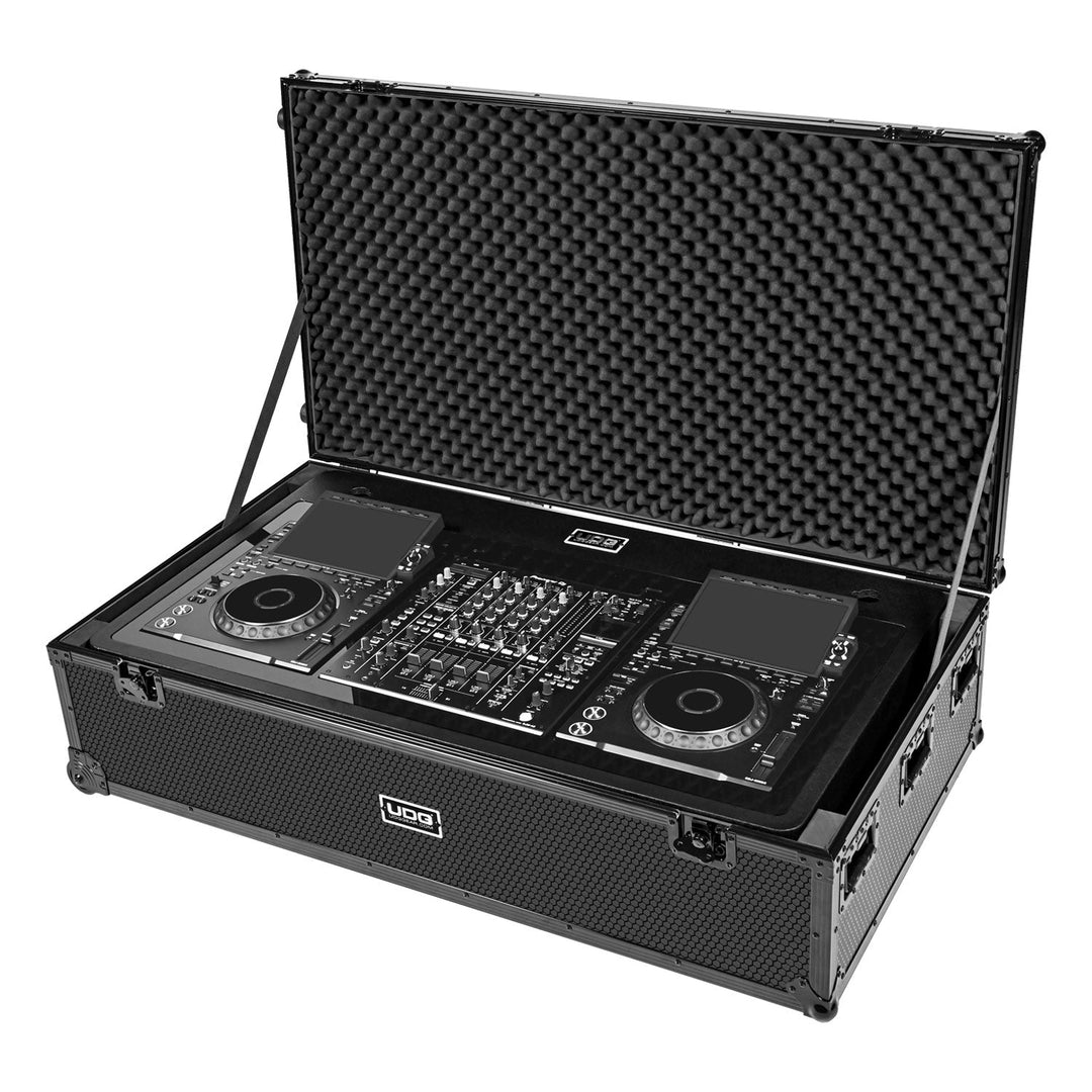 UDG Ultimate DJ Podium Workstation Flight Case Svart Plus (Wheels)
