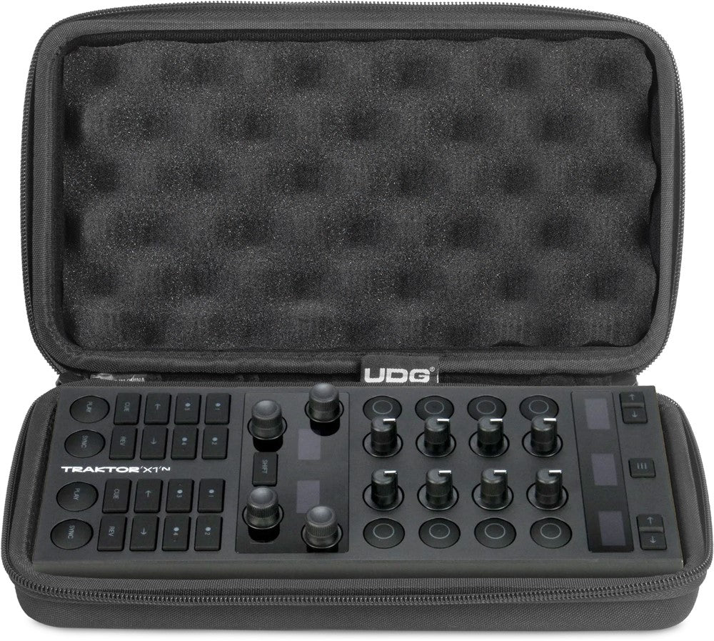 UDG Creator NI Traktor Z1 MK2/ X1 MK3/ Reloop Mixtour Pro Hardcase Svart