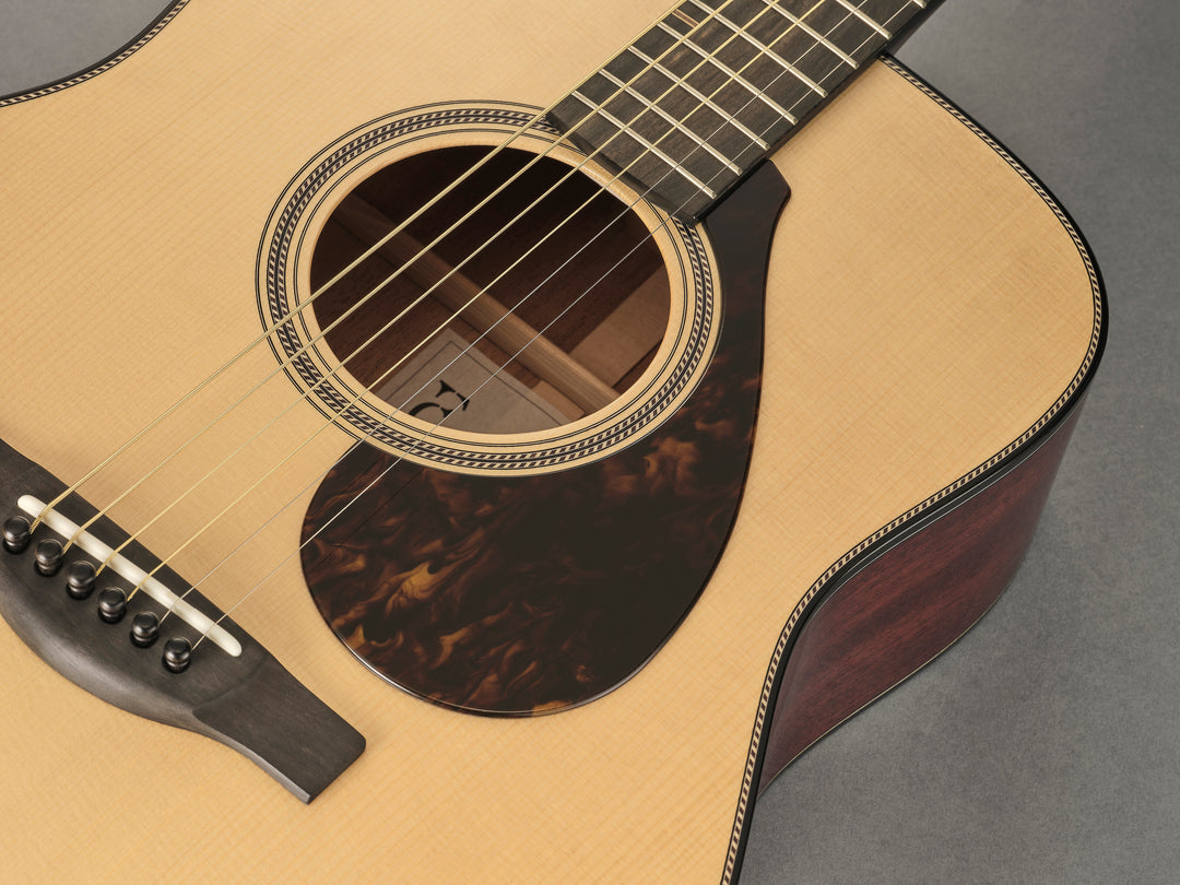 Yamaha FG 9M Western gitarr (naturlig)