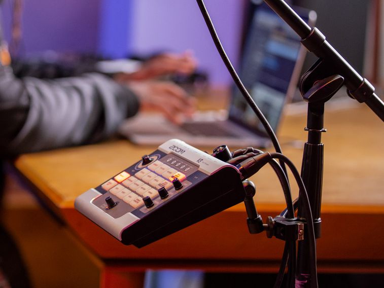 Zoom V3 Vocal Multi Effect Processor