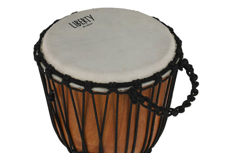 GEWA Liberty Series djembe Supertone 10" i mahogny med getskinn