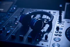 AlphaTheta HDJ-F9 Wireless DJ Headphones – Black