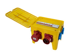 EUROLITE SBPO-3240B strömfördelare