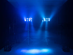 EUROLITE Set LED KLS-180 vit + BS-2 EU högtalarstativ i vit