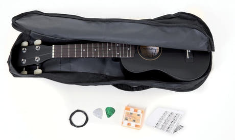 Miguel Almeria Player Pack, sopranu ukulele matt svart med gig bag