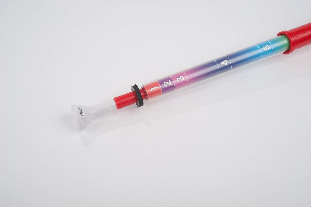 pBuzz röd, nybörjarinstrument i plast med drag