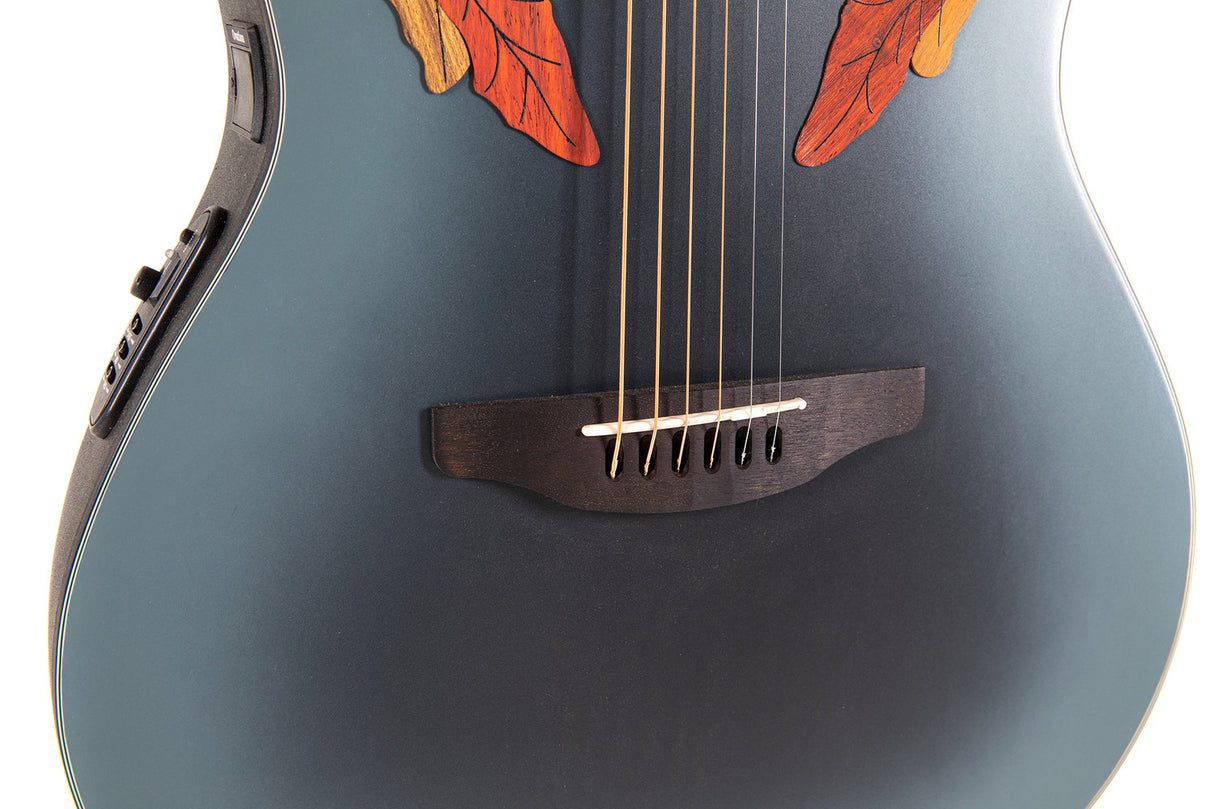 Ovation E-akustisk Gitarrer Celebrity Elite Mid Cutaway - Omvänd blå burst (CE44-RBB-G)