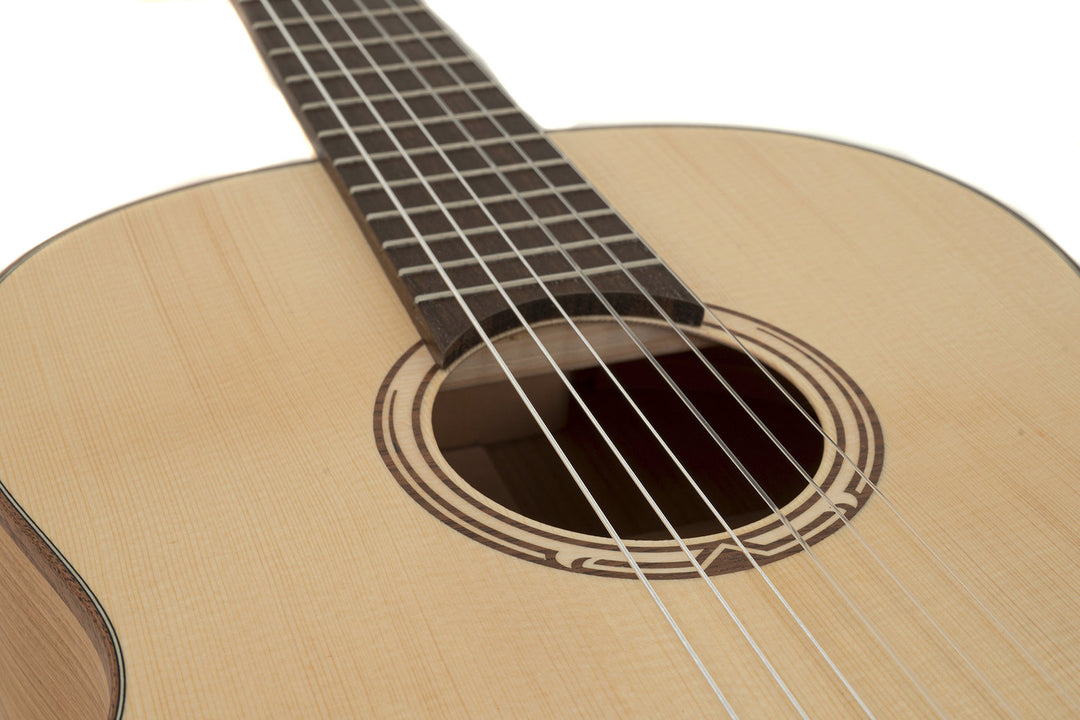 GEWA klassisk gitarr Pro Natura Gold 4/4 - 4/4, helt massiv (körsbär)