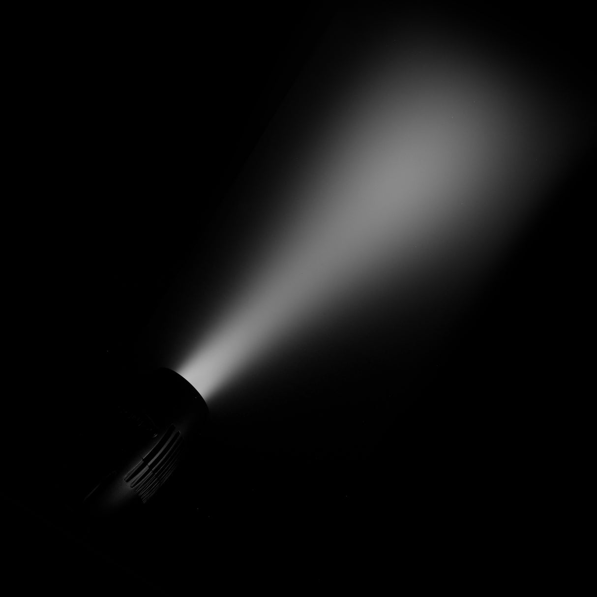 Cameo Q-SPOT 40 TW - Kompakt spot med 40 W justerbar vit LED, utförd i svart