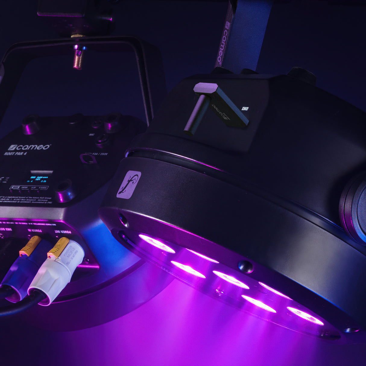 Cameo ROOT® PAR 4 WH SET 1 - Set inkl. 4 x CLROOTPAR4WH inkl. IR-fjärrkontroll (CLPFLAT1REMOTE)