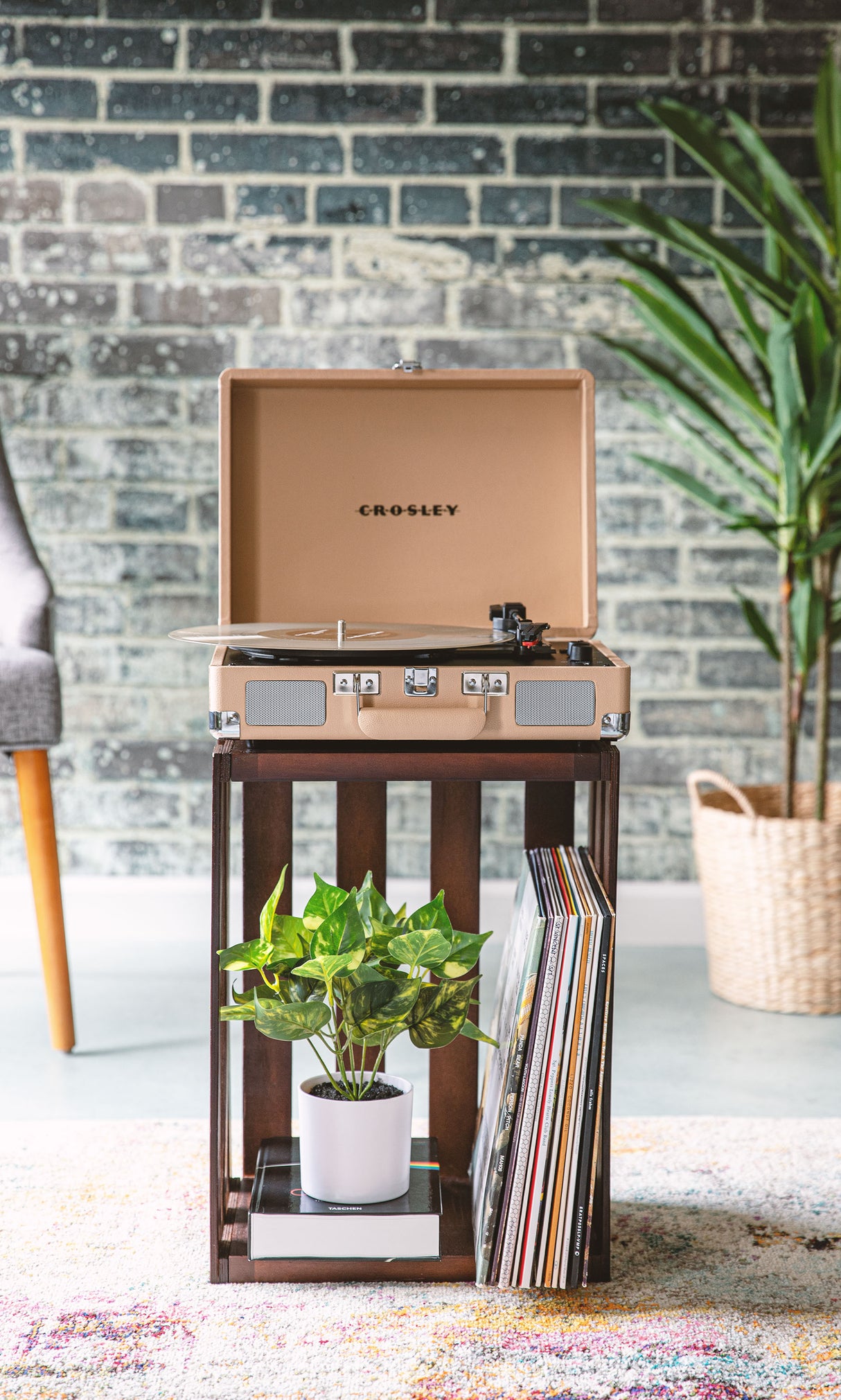 Crosley Cruiser Plus skivspelare tvåvägs Bluetooth (ljusbrun)