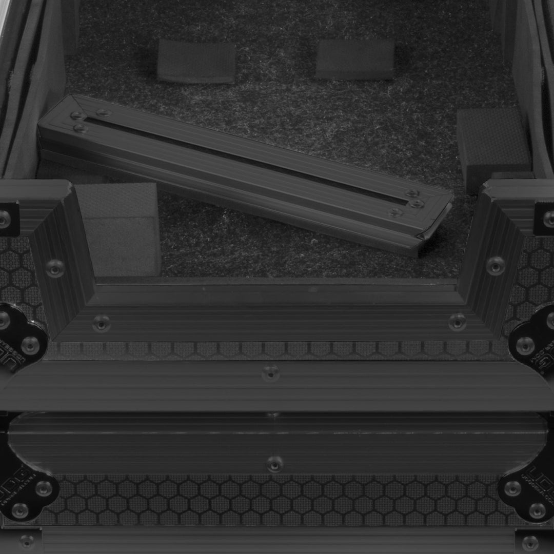 UDG Ultimate Flight case NI Kontrol S4 MK3 Svart Plus (L)