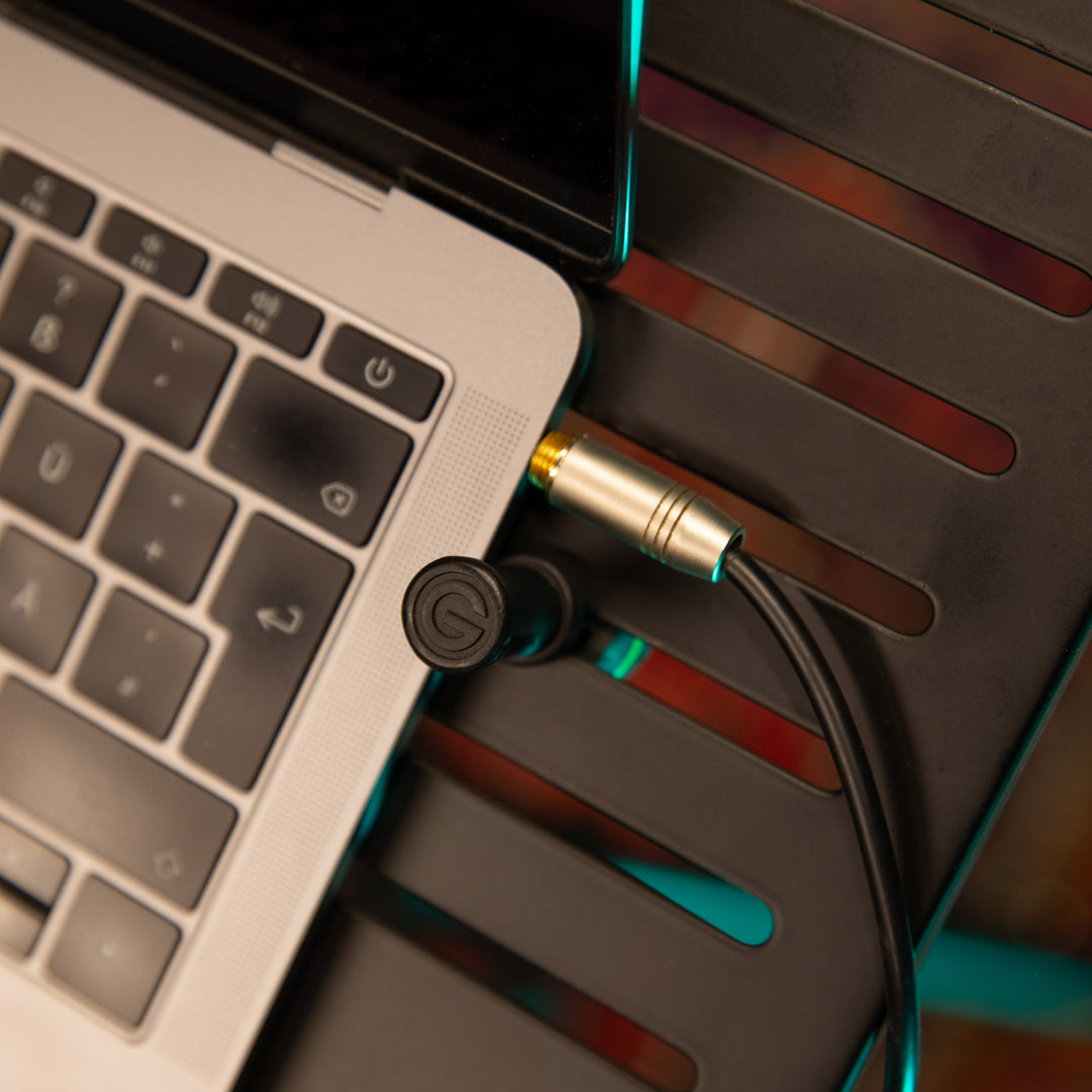 Gravity LTS T 02 B - Universell laptopstativ med justerbara hållpinnar och stålfot, svart