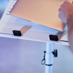 Gravity LTS T 02 W - Universell laptopstativ med justerbara hållstift och stålfot