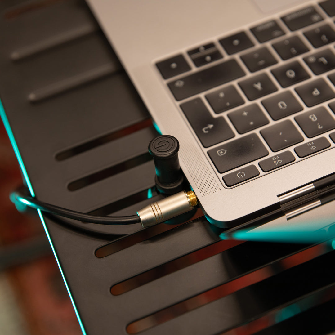 Gravity LTS TRAY 1 - Laptopbricka med justerbara fastsättningspinnar