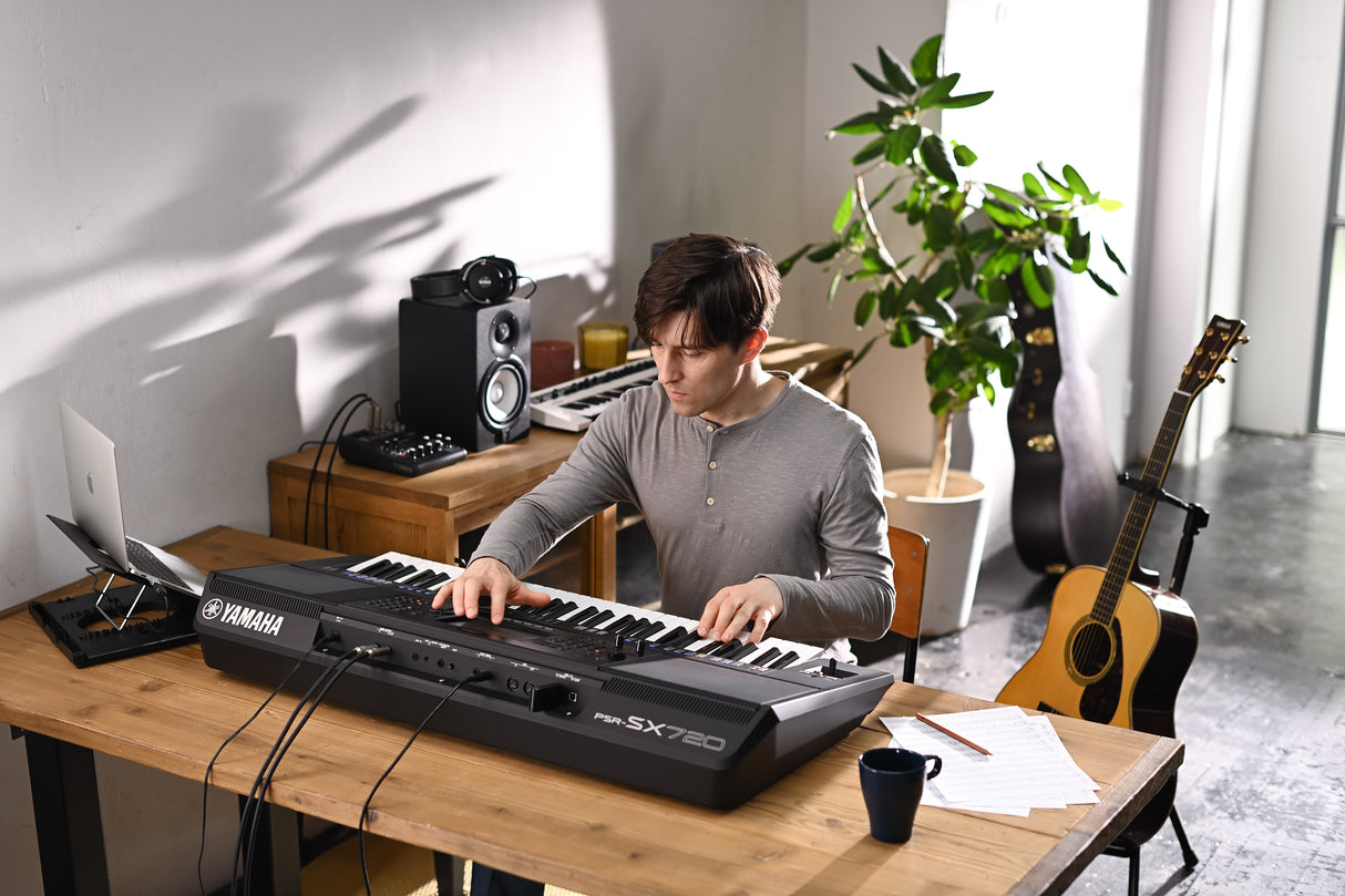 Yamaha PSR-SX720 keyboard