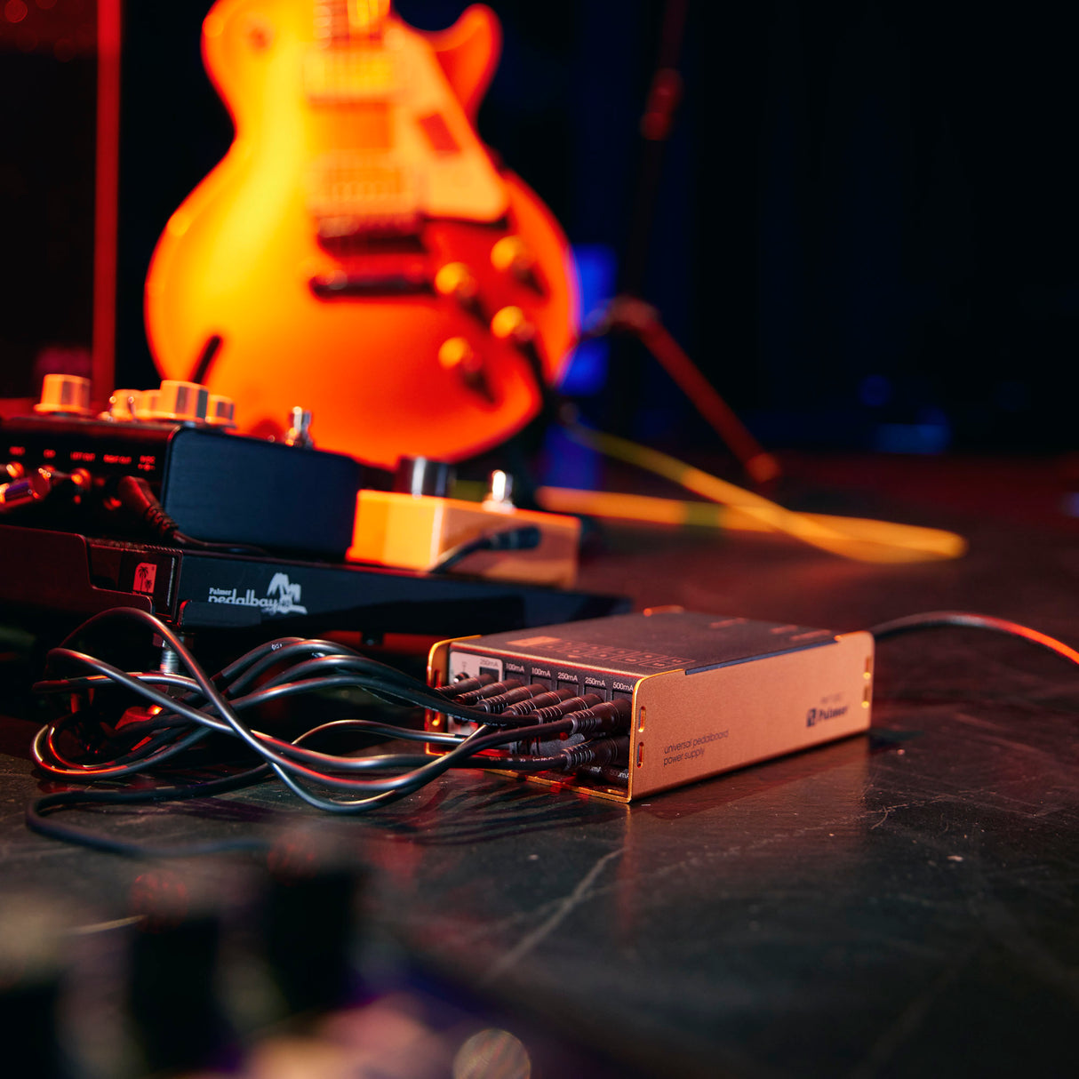 Palmer PWT 12 IEC - Universellt nätaggregat för pedalboard med USB
