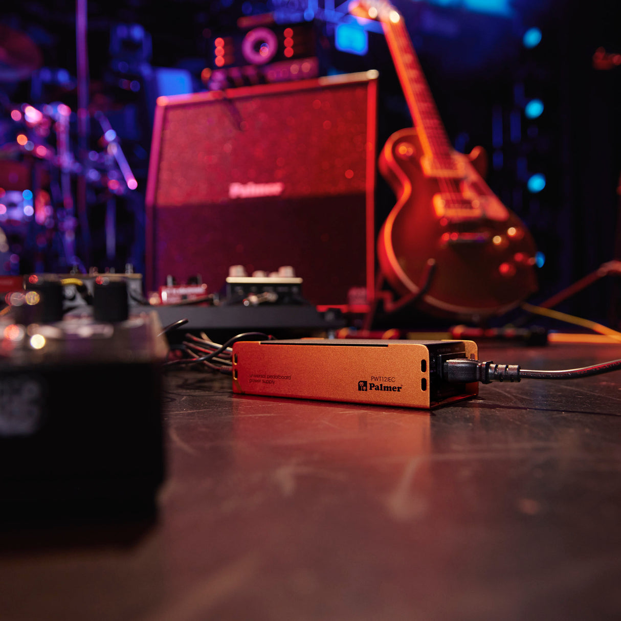 Palmer PWT 12 IEC - Universellt nätaggregat för pedalboard med USB