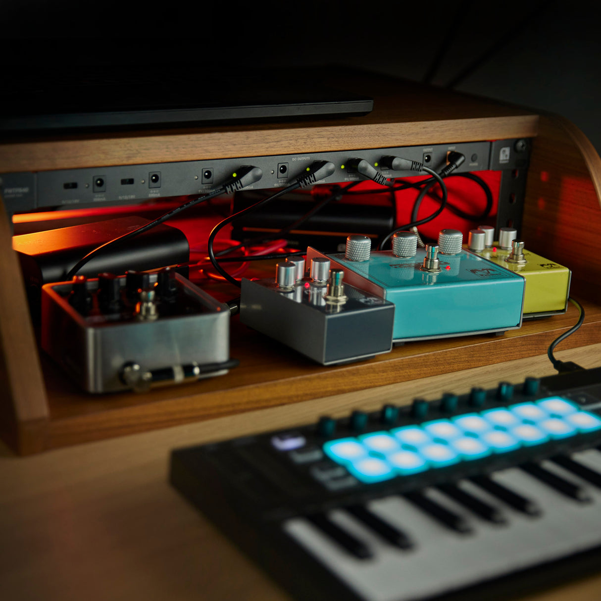 Palmer WT PB 40 RK - Nätaggregat med 8 utgångar för rackmontering