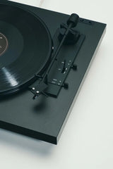 Pro-Ject A1 OM10 skivspelare (svart)