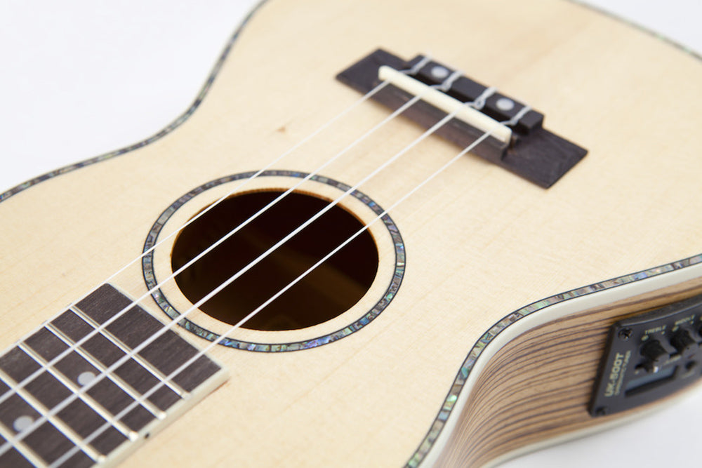 Reno RU320E Grand Concert Ukulele med Pickup och Tuner (Natural)