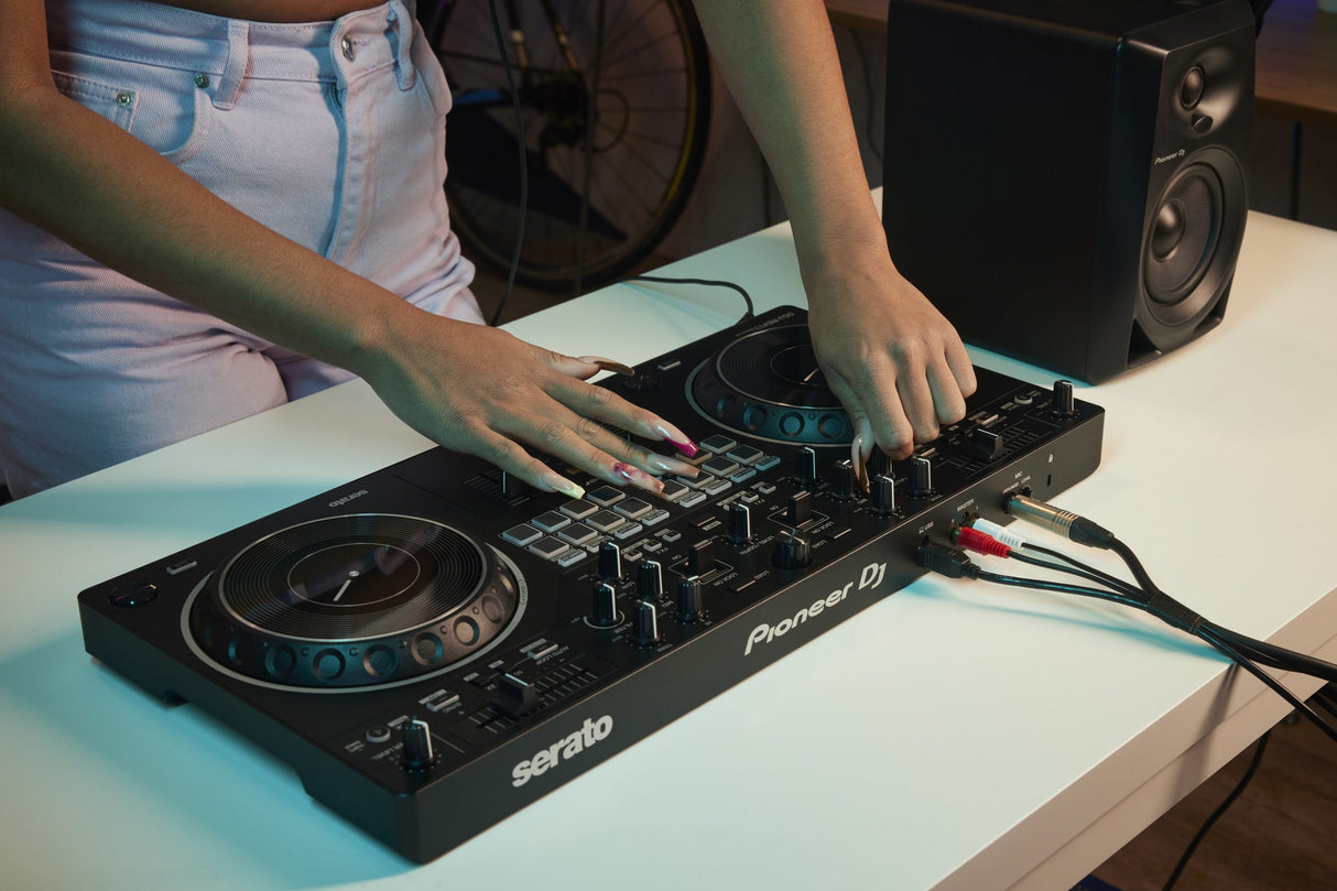 Pioneer DJ DDJ-REV1 DJ Controller