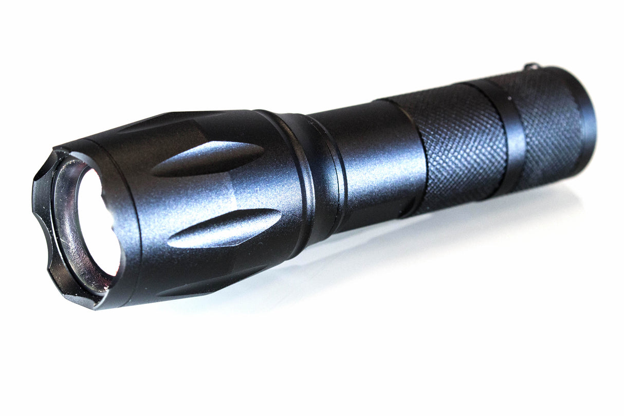 LED ficklampa med Zoom