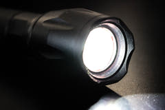 LED ficklampa med Zoom