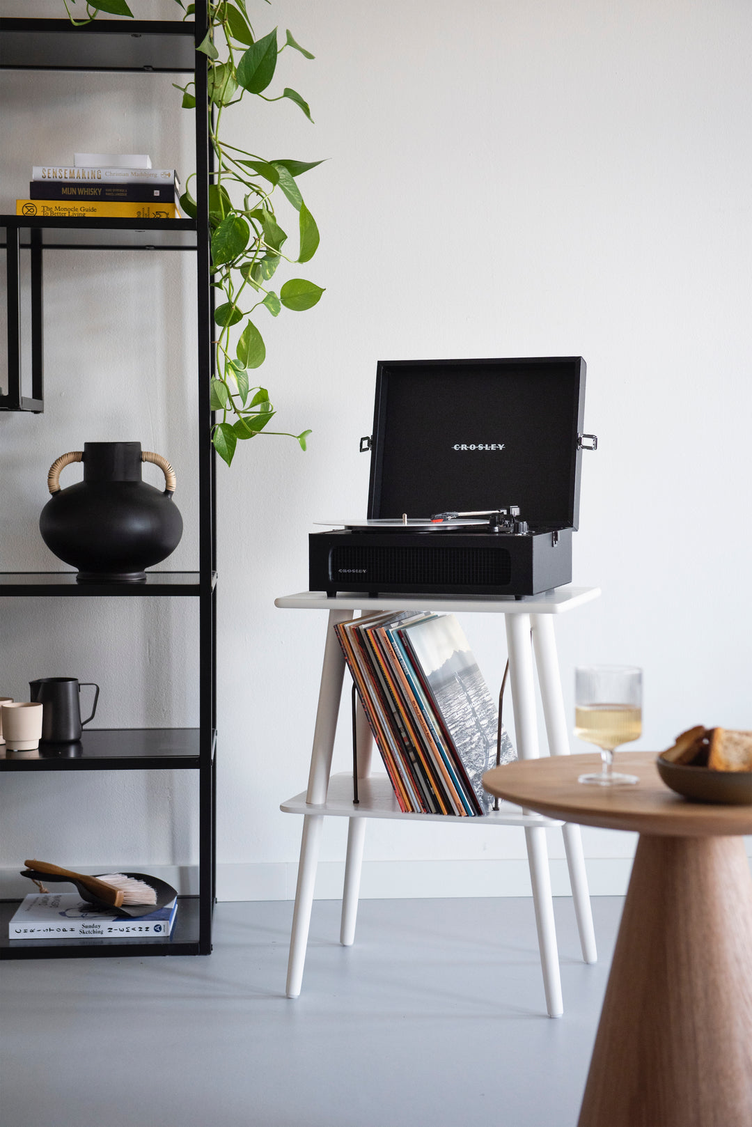 Crosley - Manchester Skivspelarmöbel (Vit)