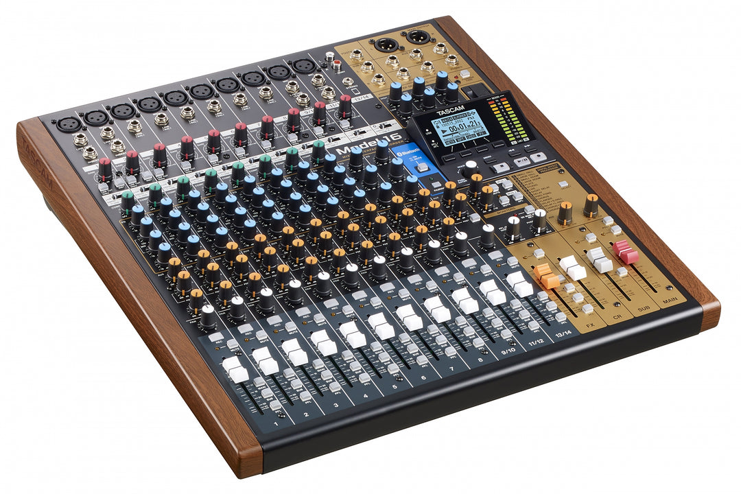 Tascam Model 16 analog mixer och 14-spårs digital inspelare