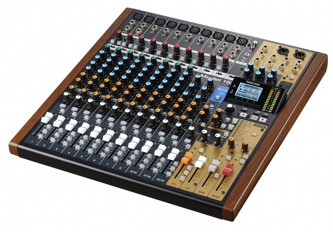 Tascam Model 16 analog mixer och 14-spårs digital inspelare