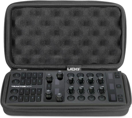 UDG Creator NI Traktor Z1 MK2/ X1 MK3/ Reloop Mixtour Pro Hardcase Svart