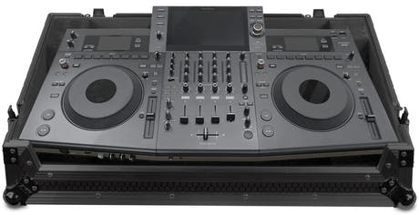 UDG Ultimate Flight Case Pioneer Opus-Quad Svart Plus (W)