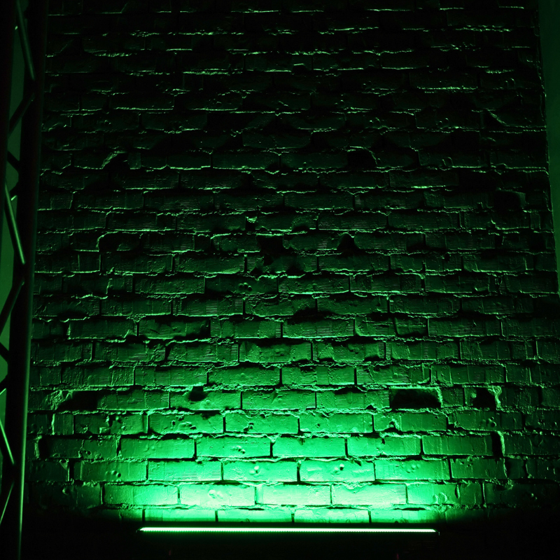 Light4Me Strobe Multi Bar LED – RGB+CW strobe & blinder