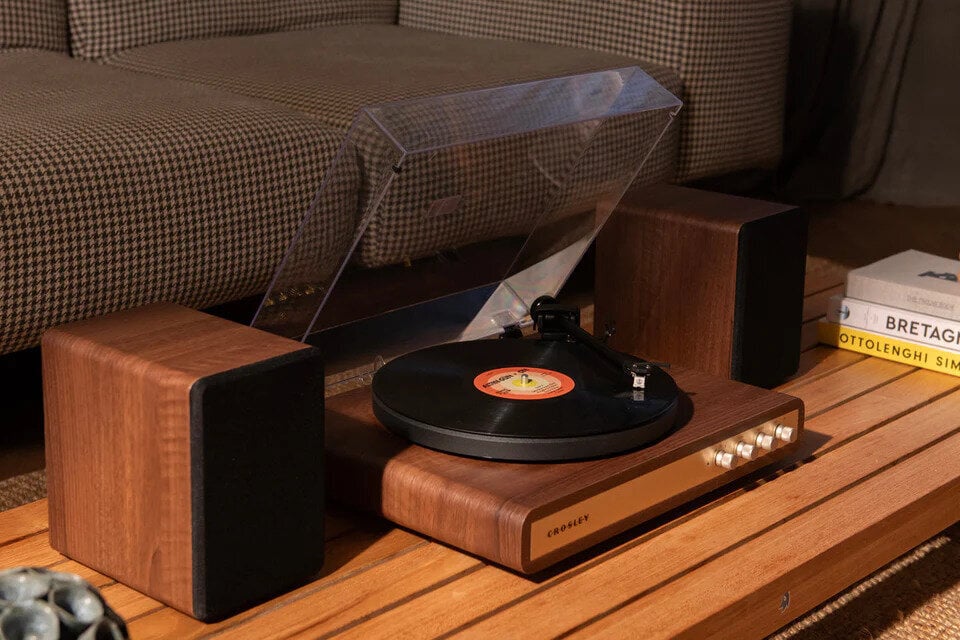 Crosley C65 skivspelare med högtalare, Valnöt