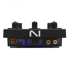 Native Instruments Traktor Z1 MK2 DJ-mixer­kontroller och ljudinterface