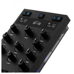 Native Instruments Traktor Z1 MK2 DJ-mixer­kontroller och ljudinterface